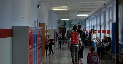 Dyrektorzy mają zaostrzyć zasady bezpieczeństwa w szkołach